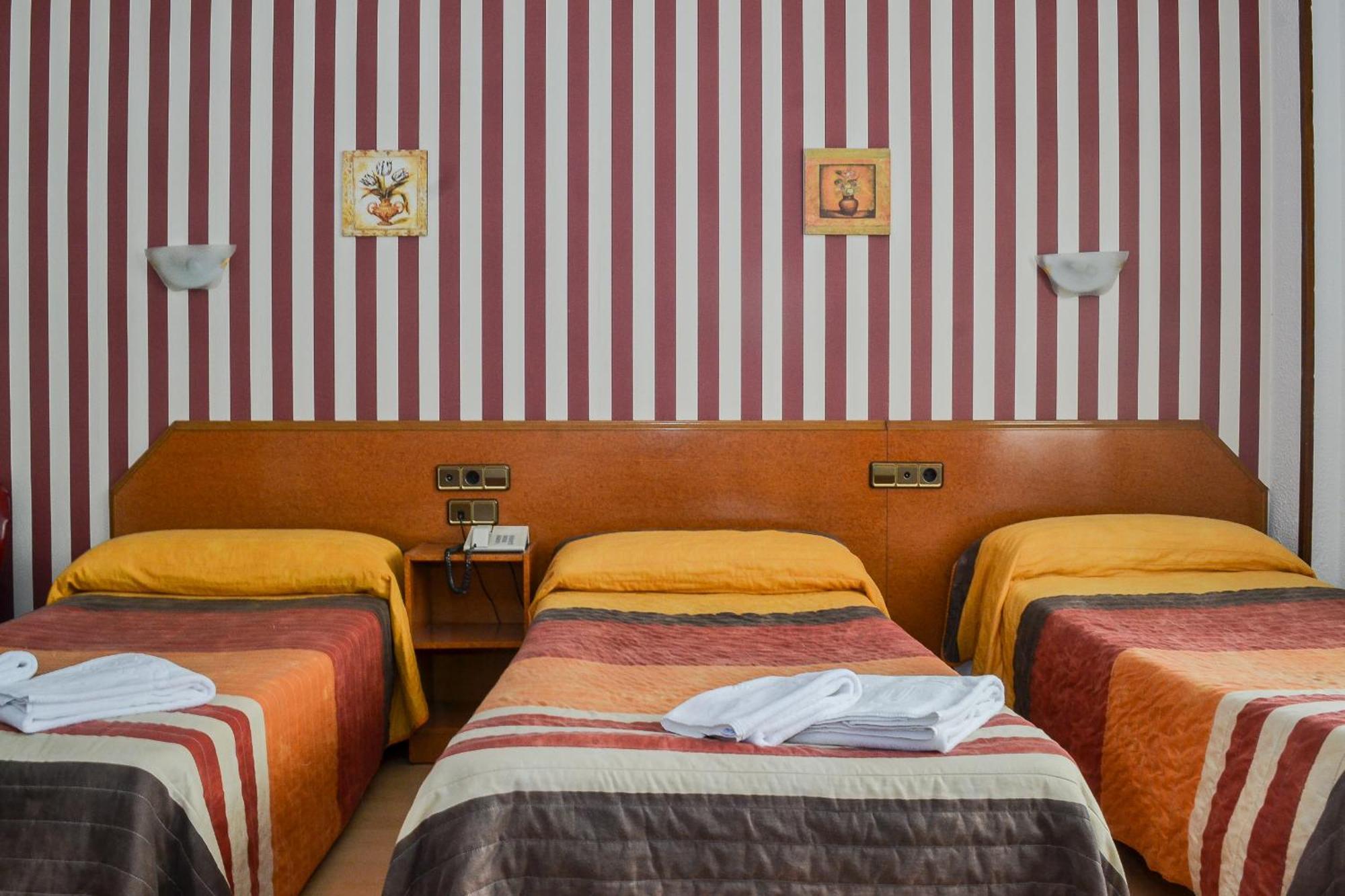 Hostal Cataluna سرقسطة الغرفة الصورة