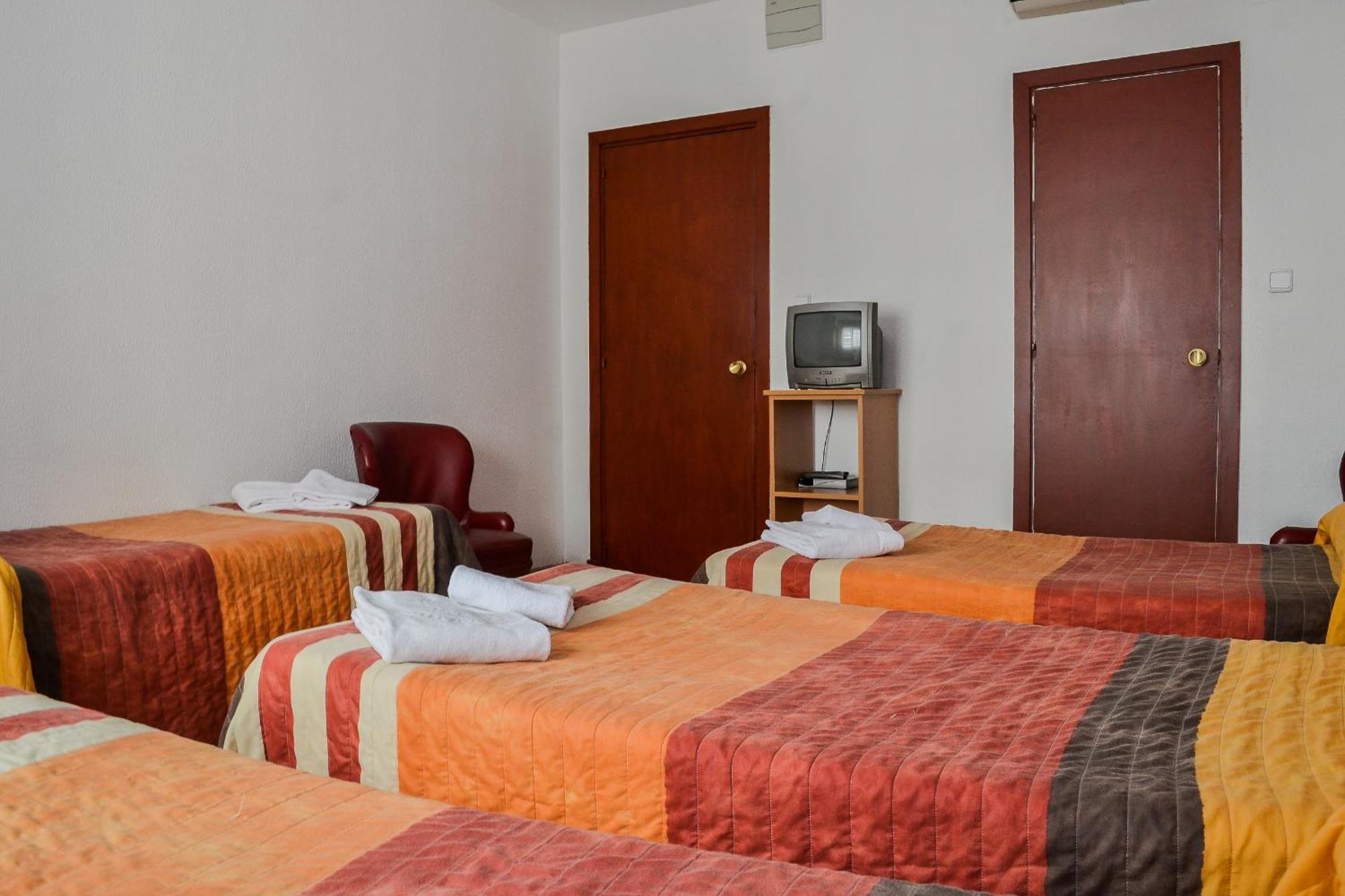 Hostal Cataluna سرقسطة الغرفة الصورة