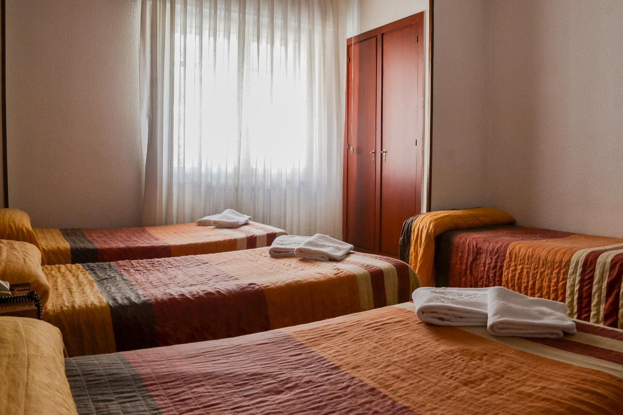 Hostal Cataluna سرقسطة الغرفة الصورة