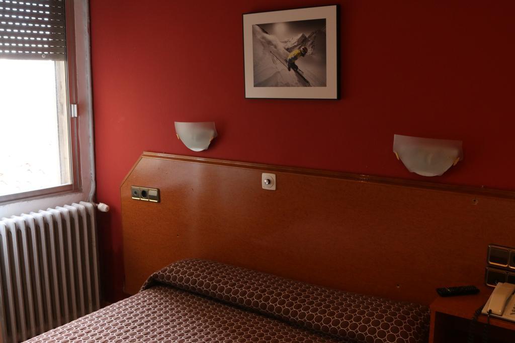 Hostal Cataluna سرقسطة المظهر الخارجي الصورة