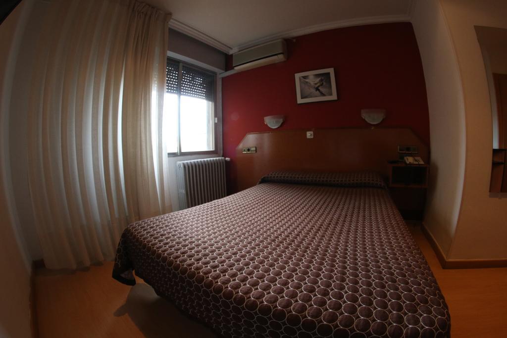 Hostal Cataluna سرقسطة المظهر الخارجي الصورة