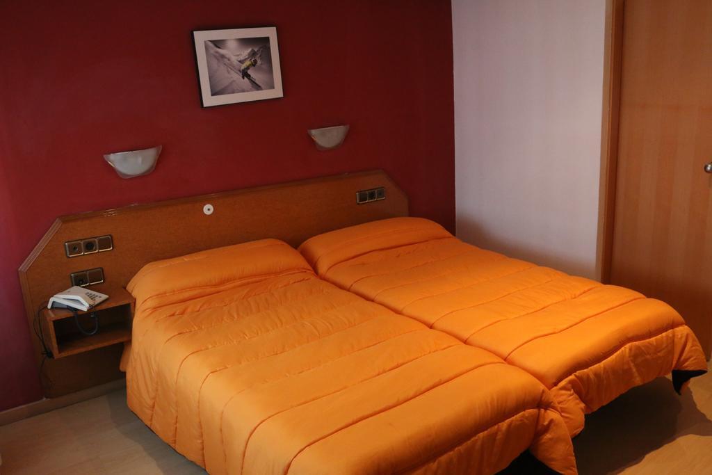 Hostal Cataluna سرقسطة المظهر الخارجي الصورة