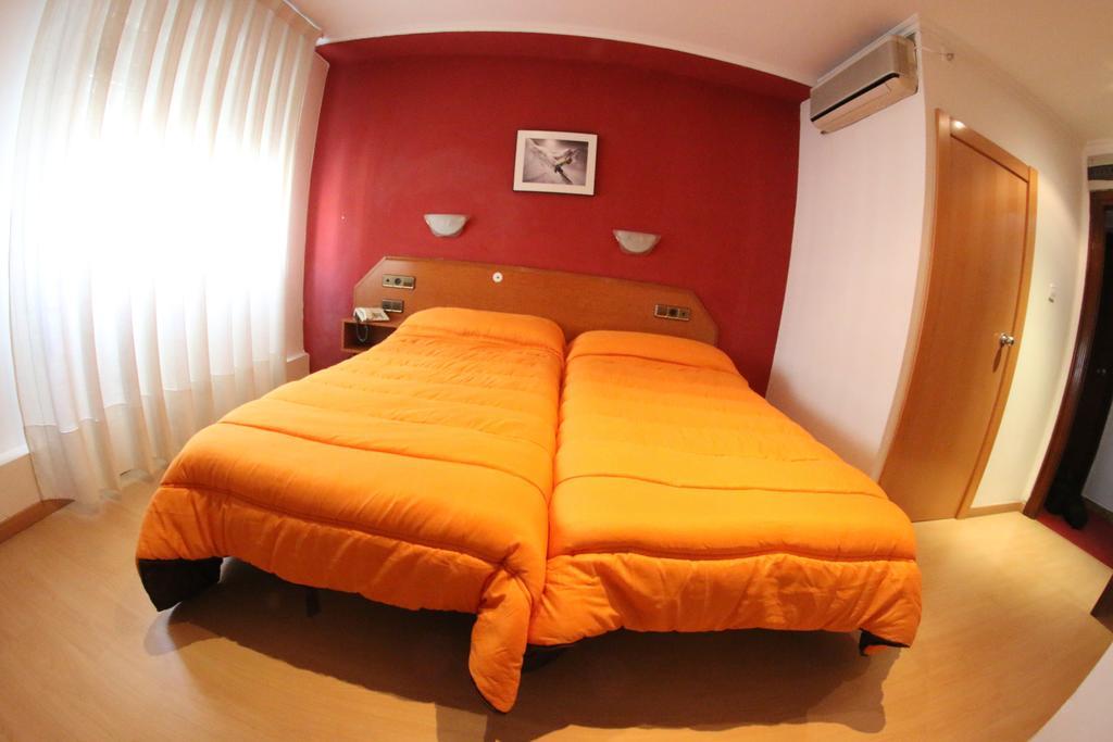 Hostal Cataluna سرقسطة المظهر الخارجي الصورة