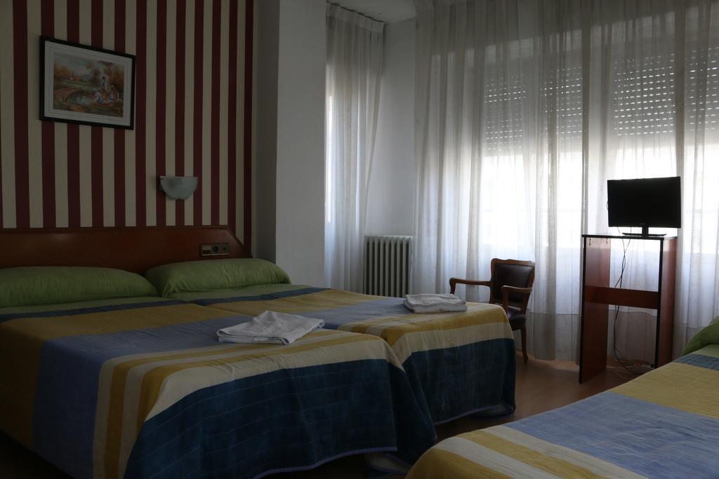 Hostal Cataluna سرقسطة المظهر الخارجي الصورة