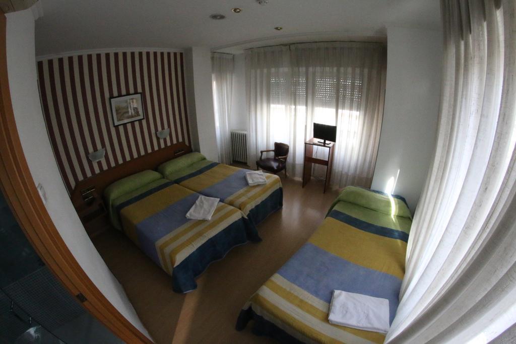 Hostal Cataluna سرقسطة المظهر الخارجي الصورة
