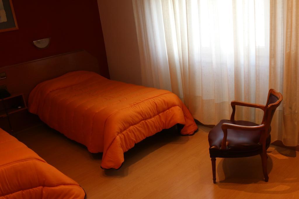 Hostal Cataluna سرقسطة المظهر الخارجي الصورة