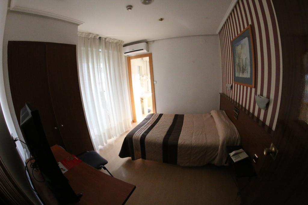 Hostal Cataluna سرقسطة المظهر الخارجي الصورة
