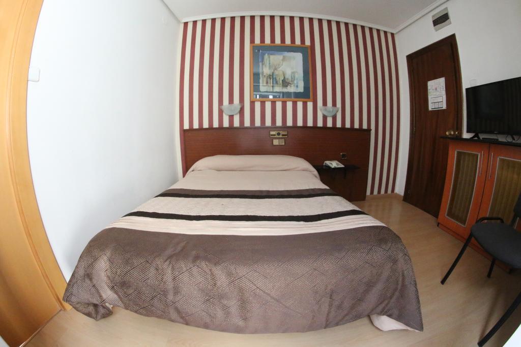 Hostal Cataluna سرقسطة المظهر الخارجي الصورة