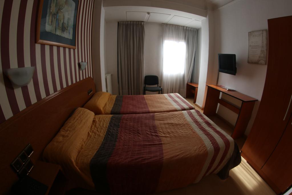 Hostal Cataluna سرقسطة المظهر الخارجي الصورة