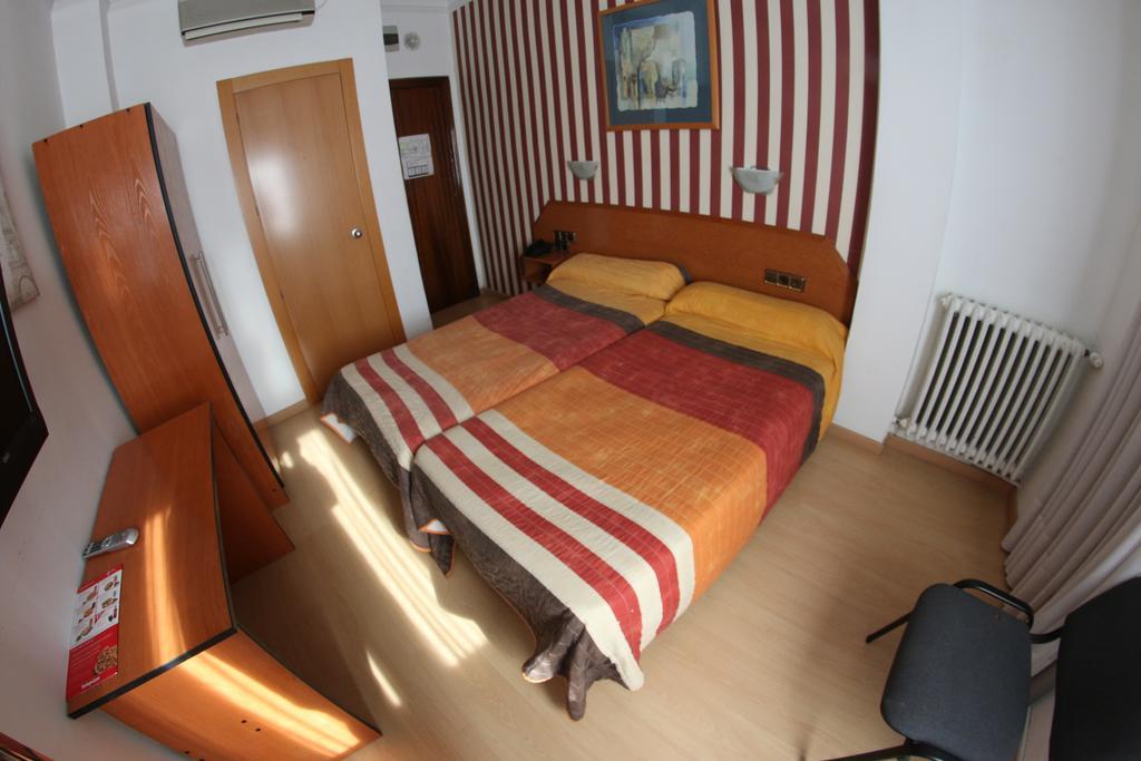 Hostal Cataluna سرقسطة المظهر الخارجي الصورة