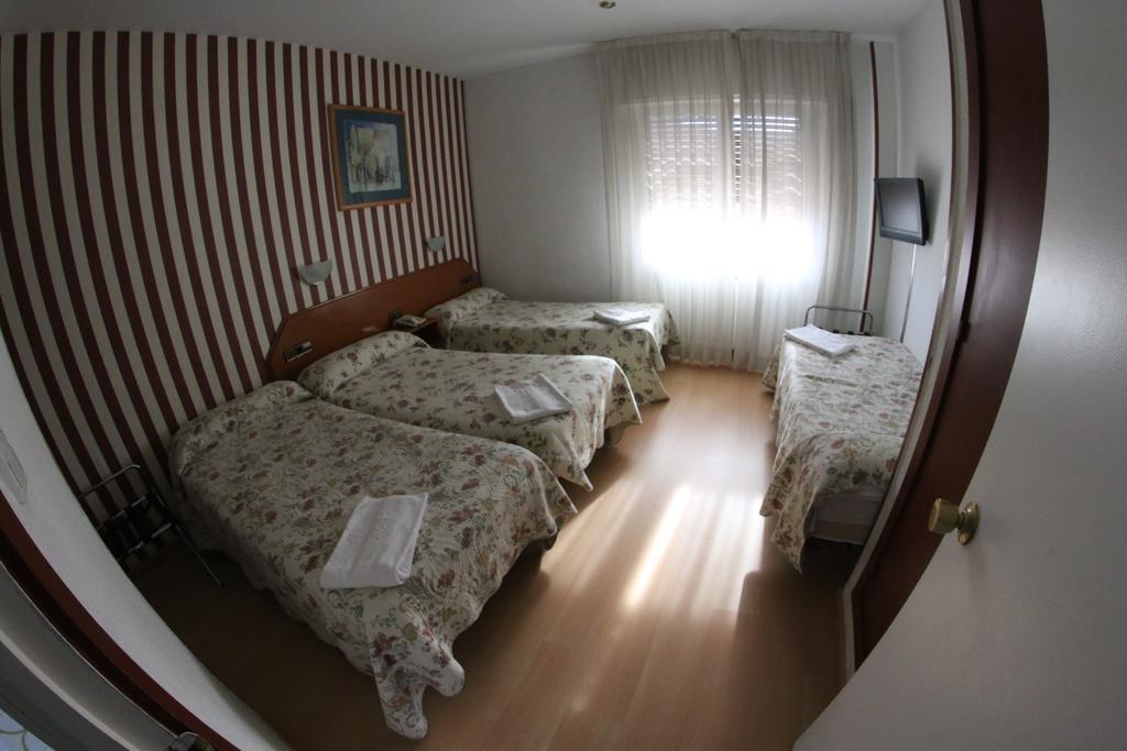 Hostal Cataluna سرقسطة المظهر الخارجي الصورة